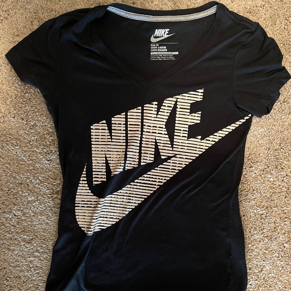 Nike Slim Fit Women’s T-shirt